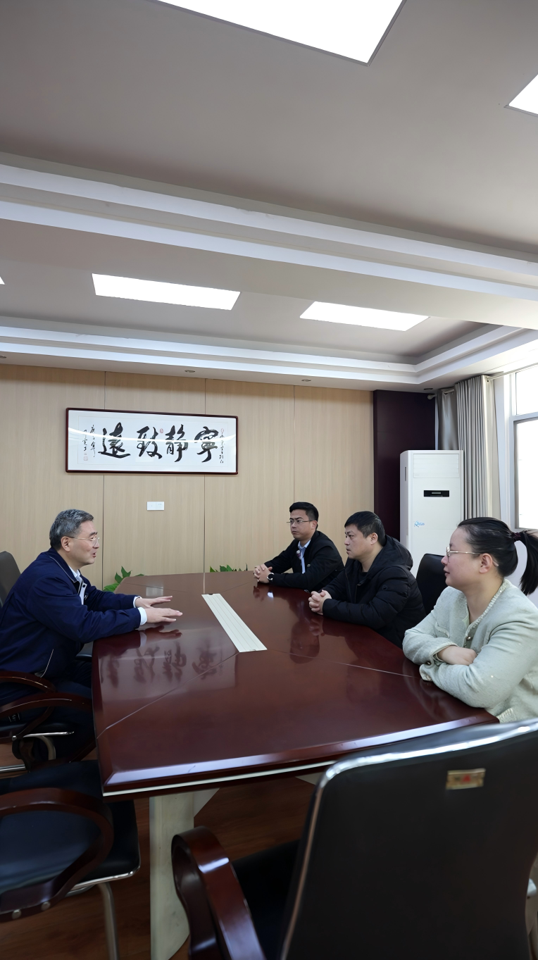 Jiangxi Hongdu Preciosion Machinery heißt die Stadtregierung willkommen, um zu besuchen und zu untersuchen und gemeinsam ein neues Kapitel hochwertiger Entwicklung zu erkunden